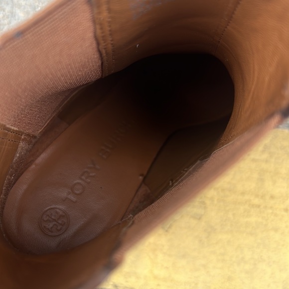 NIB Tory Burch Carson Lug sole 70MM leather ankle boots toasted caramel. - Picture 6 of 8